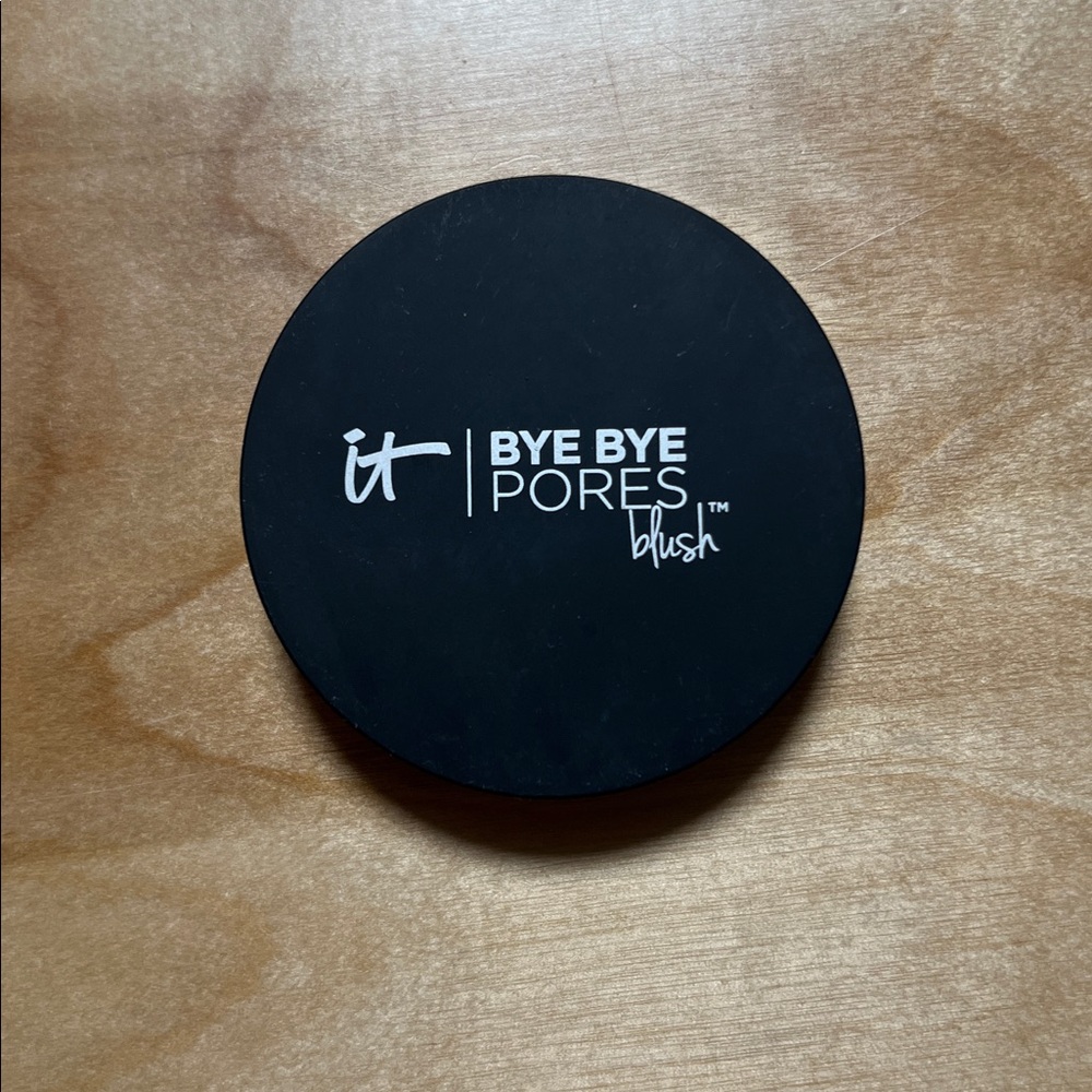 ✨IT Cosmetics Bye Bye Pores Blush : shade Love ✨